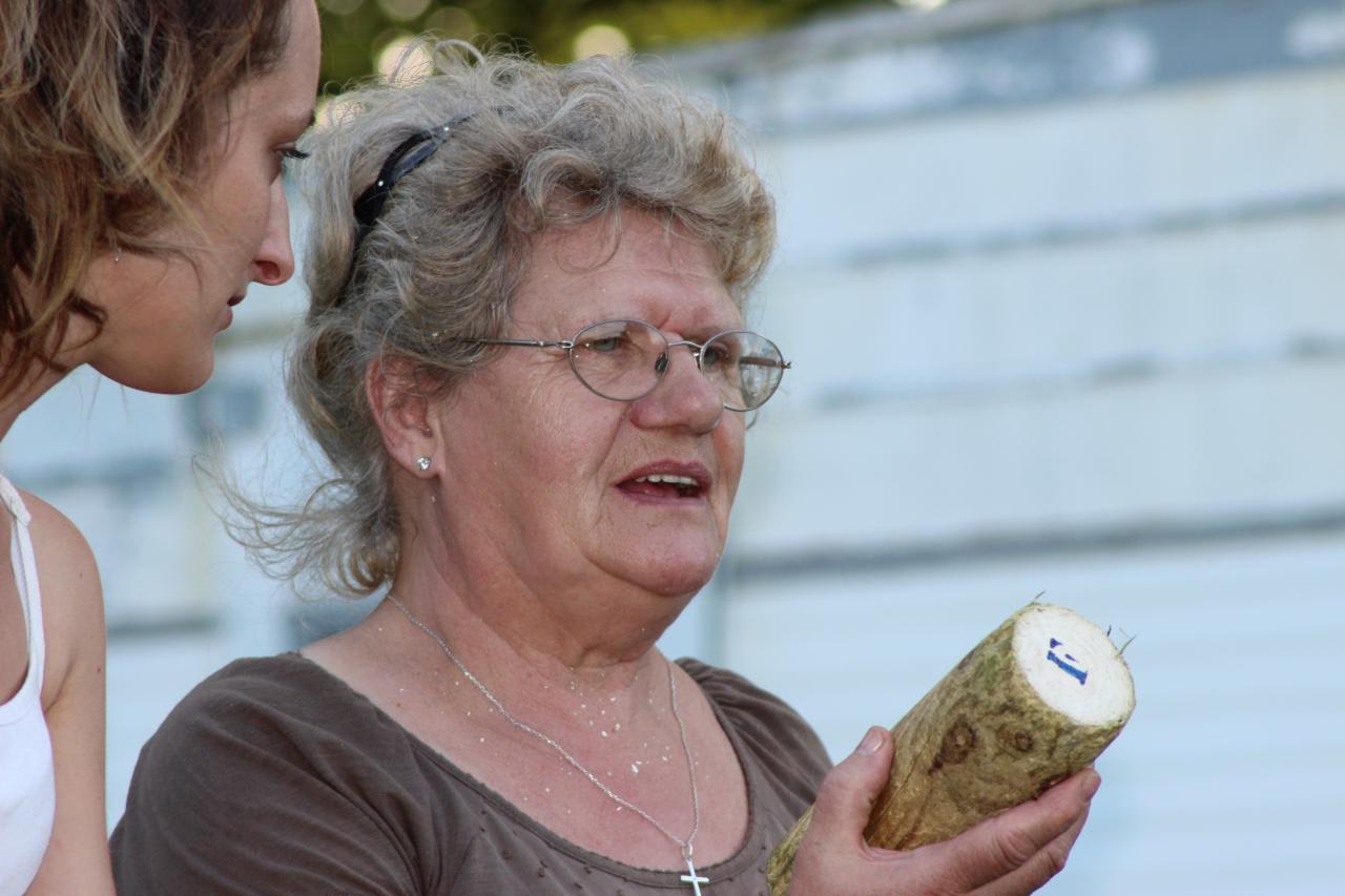 Anita aidée de Marie