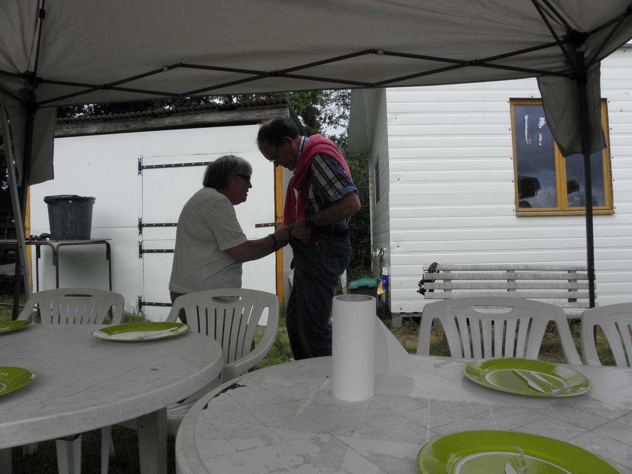 Gérard a sans doute un soucis avec son pantalon